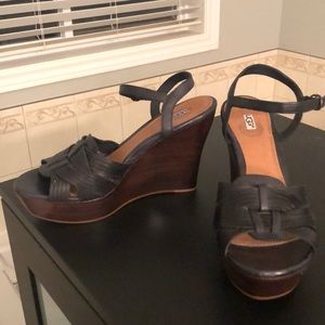 Platform Wedge UGG Sandal (Blk Leather Brwn Wedge)